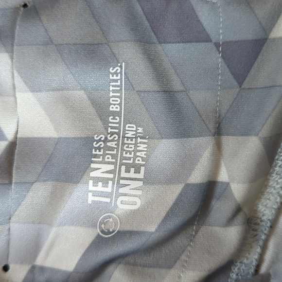 2/40 Nike athletic geometric patterned pants - Picture 7 of 11